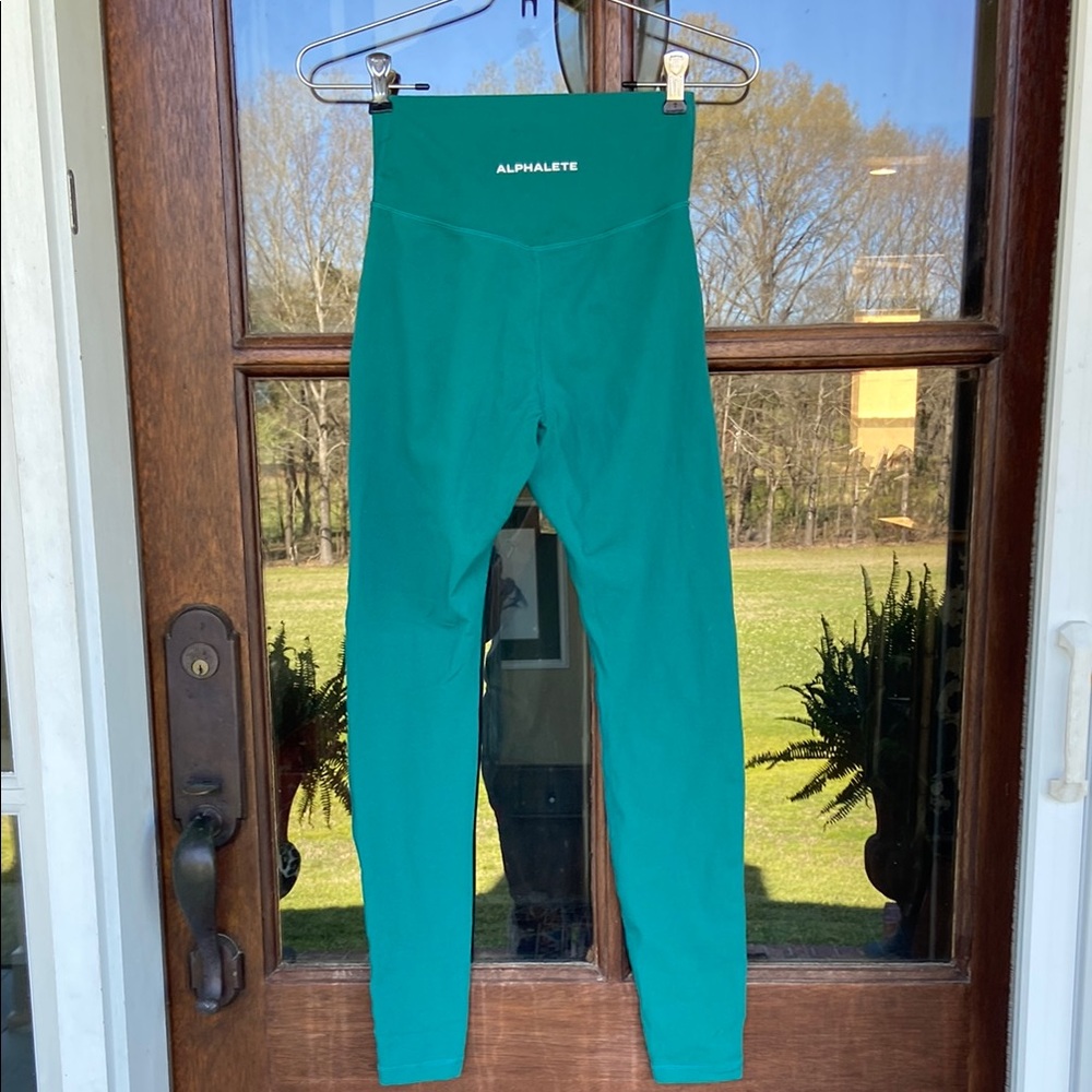 ALPHALETE Green Leggings.‎ Size S